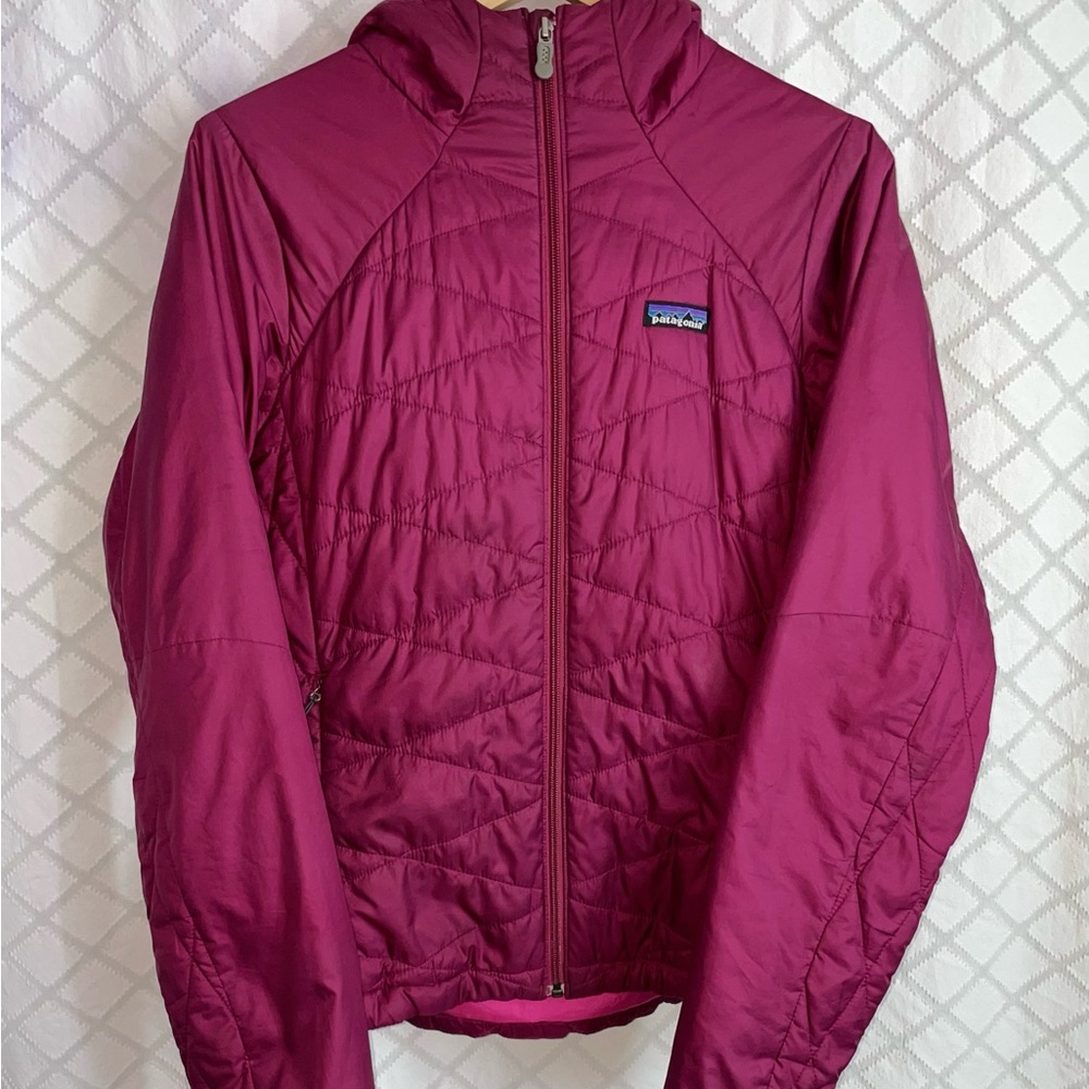 WOMEN’S PATAGONIA PRIMALOFT WITH HOOD!!